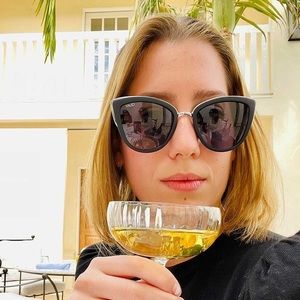 Meet your Posher, Olivia